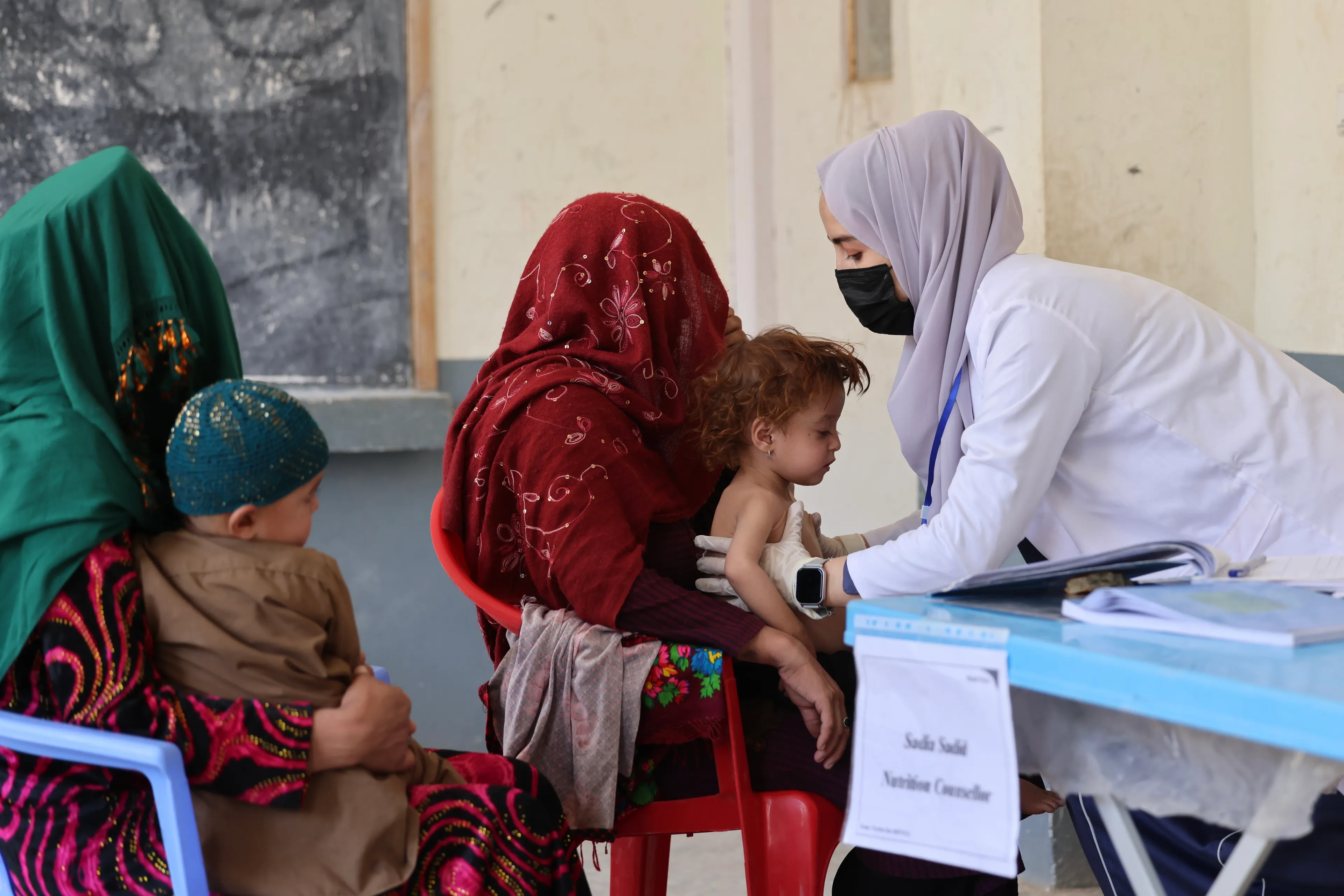 Moedige Afghaanse vrouwen brengen zorg waar bijna niemand komt