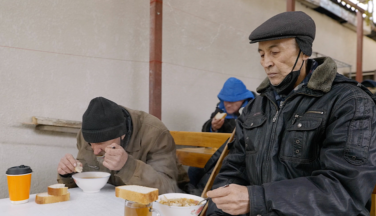 Help jij daklozen in Kirgizië de winter door?